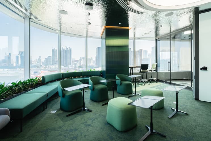 เปิดออฟฟิศที่ออกแบบมาเพื่อรองรับการใช้งานทุกรูปแบบสำหรับทุกคนที่ Accenture - Project Room
