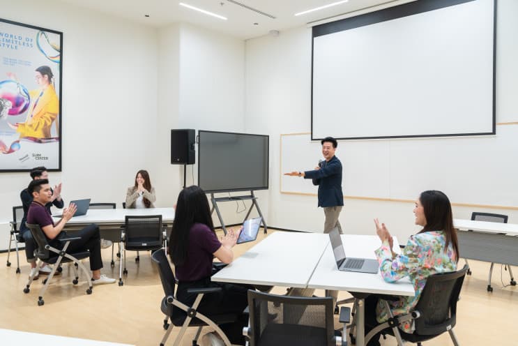 เปิดออฟฟิศรีโนเวทใหม่ของสยามพิวรรธน์ ที่มาพร้อมฟังก์ชันครบครันเพื่อพนักงานทุกคน - Co-working space พื้นที่เพื่อการพบปะกันของเพื่อน ๆ พนักงาน