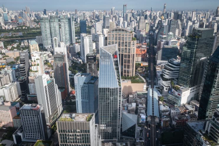 เปิดออฟฟิศใหม่สุดไฮเทคของยูโอบี พร้อม Facilities รอบด้าน ให้เอนจอยกับการทำงานไม่มีสะดุด - 1. ออฟฟิศโดดเด่นย่านสุขุมวิท เป็นมิตรต่อการเดินทาง