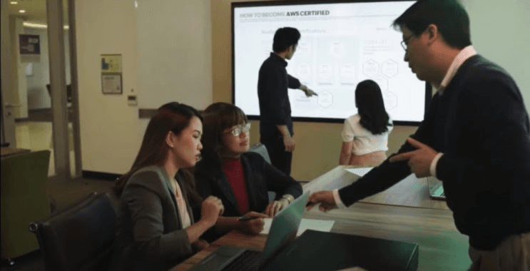 Accenture จากบริษัทที่ปรึกษาธุรกิจชั้นนำ สู่ผู้สร้างนวัตกรรมขั้นสูง - ATCT จึงเป็นแหล่งบ่มเพาะคนที่มีทักษะมากมาย พร้อมฉายแววในสายอาชีพ ด้วยการเรียนรู้ที่นำไปต่อยอดได้ไม่รู้จบ เพราะบทบาทหน้าที่ของ ATCT นั้น ไม่เพียงแต่ให้คำปรึกษาเรื่องการวางแผนนำเทคโนโลยีต่าง ๆ มาใช้ แต่ยังมีความเชี่ยวชาญสามารถในการคิดค้นและพัฒนานวัตกรรมล้ำสมัย สร้างเครื่องมือทางเทคโนโลยีขึ้นมาเพื่อเสริมและเร่งความสามารถในการทำงานขององค์กรลูกค้าให้มีประสิทธิภาพ อาทิ AccenturemyWizard®Accenture ที่เข้ามาช่วยเรื่องของระบบคลาวด์ (Cloud) ระบบ AI รวมไปถึงระบบอัตโนมัติ (Automation) MyConcerto ที่ช่วยจัดการระบบ SAP และ Accenture SynOps ที่ช่วยจัดการเรื่องของข้อมูลเพื่อให้สามารถทำงานที่ซับซ้อนได้อย่างมีประสิทธิภาพ