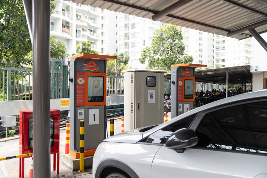 G.L.O.W. Together at Krungsri : Workplace ที่พร้อมเคียงข้างคุณในทุกช่วงของการเติบโต - Shuttle Van เดินทางสะดวก…อุ่นใจทุกเส้นทาง