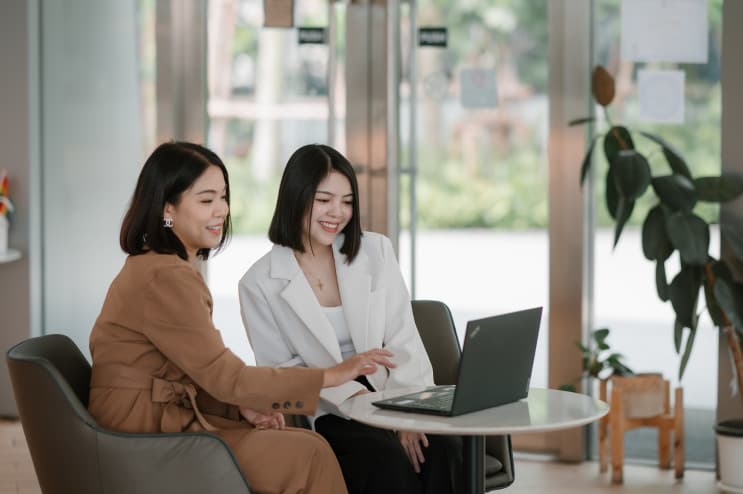 พาคุณมาเจาะลึกส่วนหนึ่งของทีม Leadership ที่อยู่เบื้องหลังความสำเร็จของเครื่องดื่มที่ผู้บริโภครักมากที่สุดในประเทศไทย ที่ Suntory PepsiCo Thailand - Feedback to Grow รับฟังเพื่อพัฒนา และก้าวต่ออย่างมั่นคงไปด้วยกัน