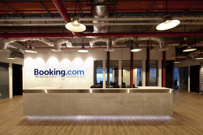 สมัครงานกว่า 100 ตำแหน่งจาก 15 บริษัทสุดฮอตของปี - 7. Booking.com | บุคกิ้งดอทคอม